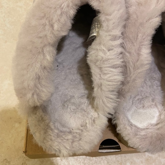 ❤️SOLD❤️UGG Coquette Slippers - Picture 7 of 11